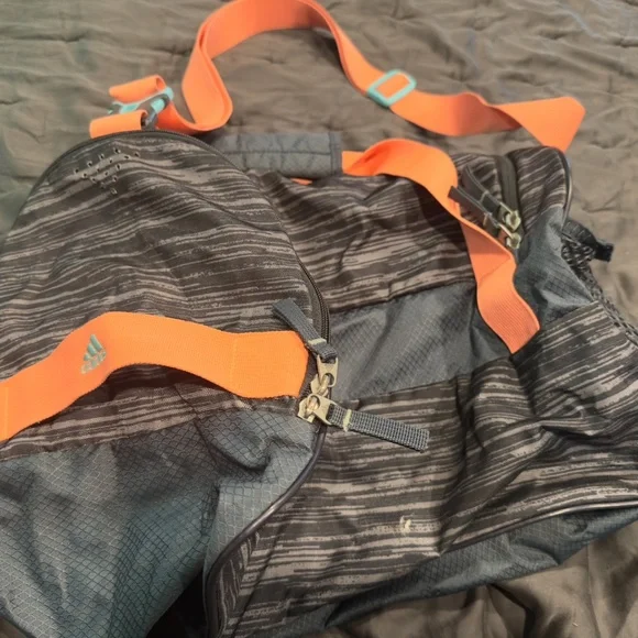 Adidas Gym Bag / Overnight bag - Picture 2 of 5